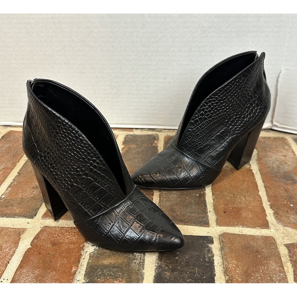 Vince Camuto Black Leather Ankle Booties Croc Embossed Pointy Toe Women's 6.5
